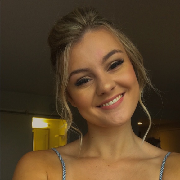 Meet your Posher, Breanna - Picture 1 of 1